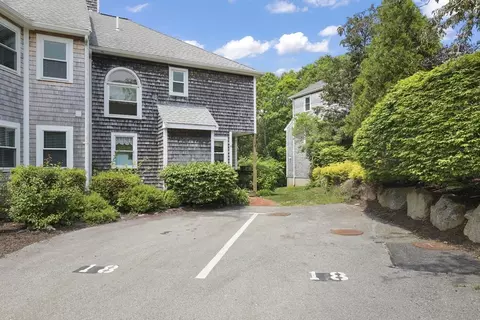 18 Harbor Hill Dr #18, Bourne, MA 02532