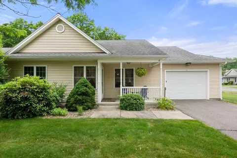 22 Pomeroy Meadow Rd #4, Southampton, MA 01073