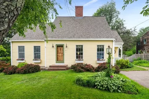 2 Dewey St, Amesbury, MA 01913