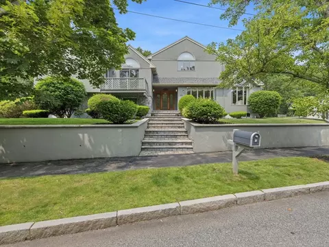 22 Orsini Dr, Wakefield, MA 01880