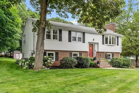 3 Englewood Dr, Wilmington, MA 01887