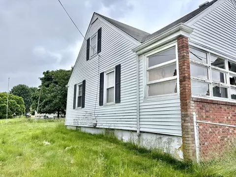 298 King St, Fall River, MA 02724 photo 2