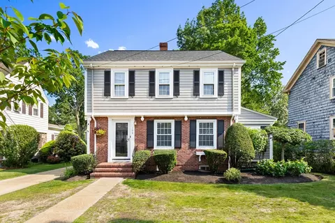109 Howard St, Melrose, MA 02176