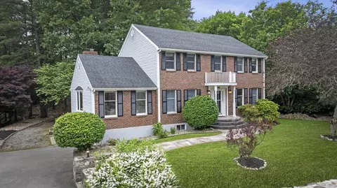 5 Ledgewood Rd, Saugus, MA 01906
