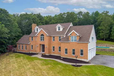 17 Arrowhead Ln, Westborough, MA 01581