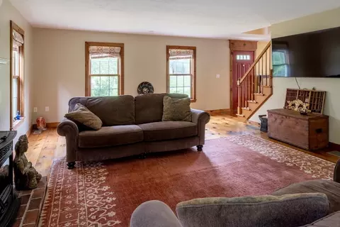 29 Miscoe Rd, Mendon, MA 01756 photo 9