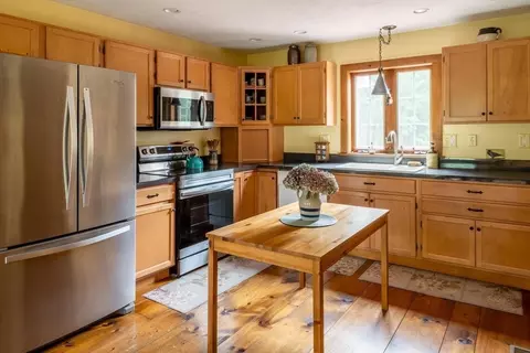29 Miscoe Rd, Mendon, MA 01756 photo 10