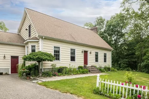 29 Miscoe Rd, Mendon, MA 01756 photo 2
