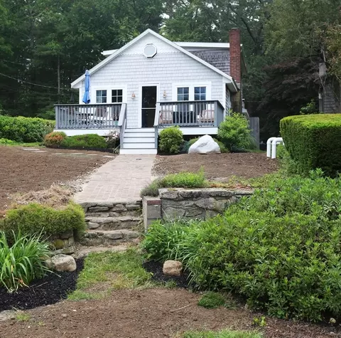3 Waterview Dr, Lakeville, MA 02347