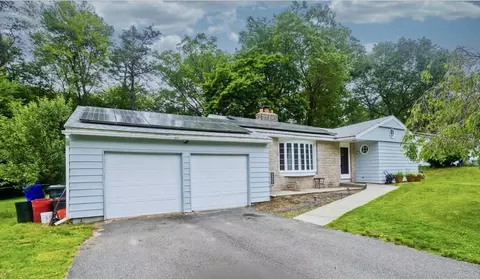 42 Catalina Dr, Springfield, MA 01128
