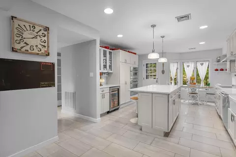 4 Benjamin Pl #4, Chestnut Hill, MA 02467 photo 3