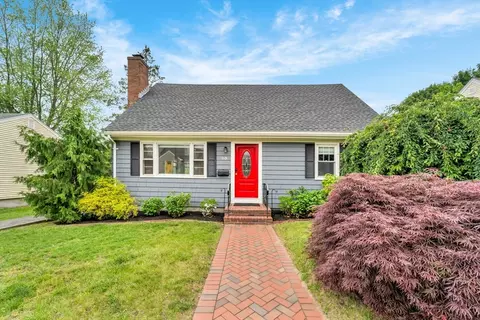 30 Charles St, Salem, MA 01970