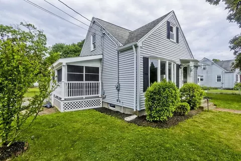 3 Graham Dr, Chicopee, MA 01013 photo 2