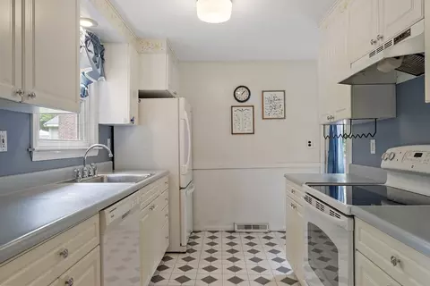471 Lowell St, Reading, MA 01867 photo 9