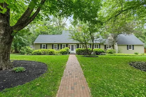 28 Lincoln Dr, Acton, MA 01720