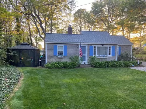 9 Bayberry Ln, Dennis, MA 02660