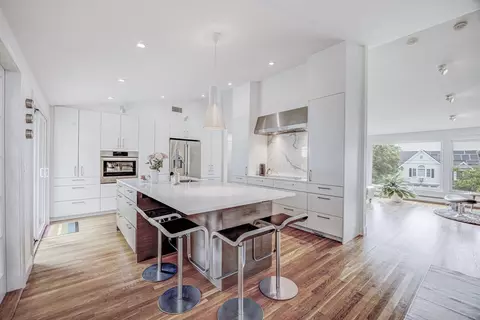 19 Pilgrim Dr, Winchester, MA 01890