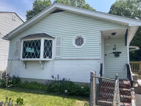 67 Oakcrest Rd, Hyde Park, MA 02136