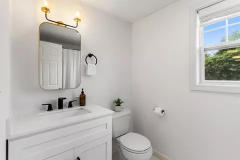 Bath - 32 Pearl St #32, Everett, MA 02149 photo 4 of 4