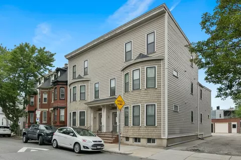 870 E 4th St #1, Boston, MA 02127