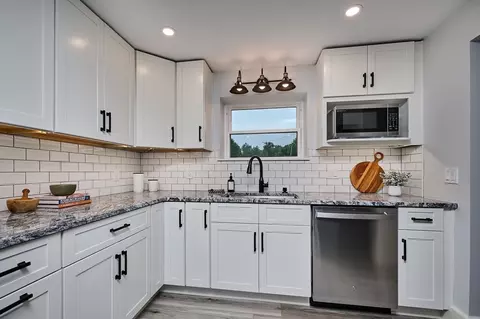 116 Holyoke St, Easthampton, MA 01027 photo 8