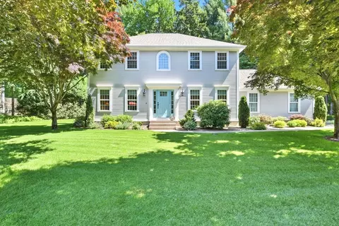 34 Hawks Cir, Westfield, MA 01085