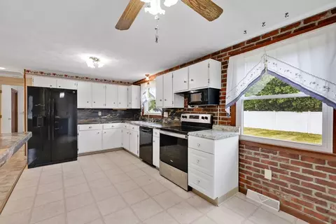 49 Bamforth Rd, Springfield, MA 01128 photo 17