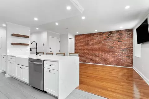 117 Fulton St #4, Boston, MA 02109