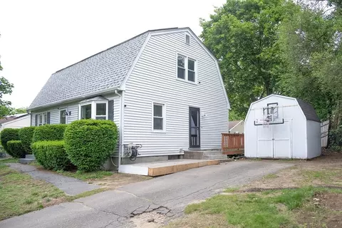20 Lively Ln, Springfield, MA 01109 photo 5