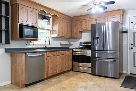 20 Lively Ln, Springfield, MA 01109 photo 7