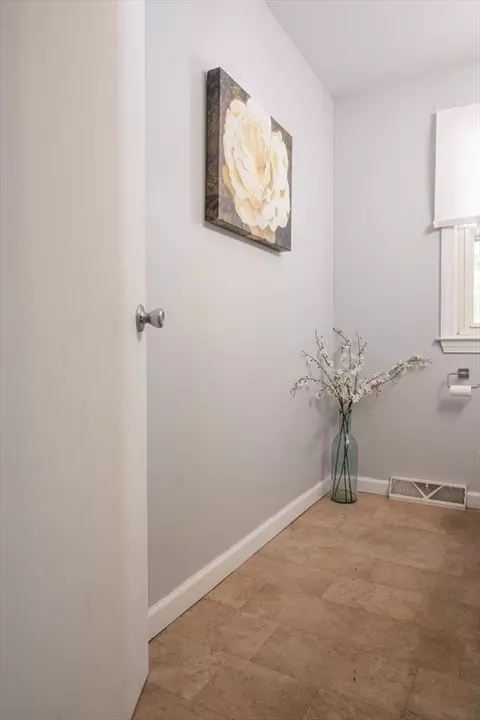 20 Lively Ln, Springfield, MA 01109 photo 38