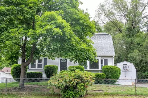 20 Lively Ln, Springfield, MA 01109 photo 6