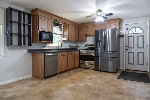 20 Lively Ln, Springfield, MA 01109 photo 9