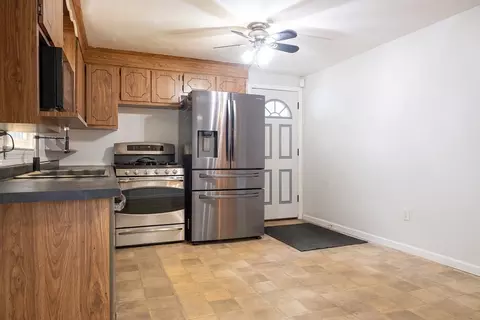 20 Lively Ln, Springfield, MA 01109 photo 11