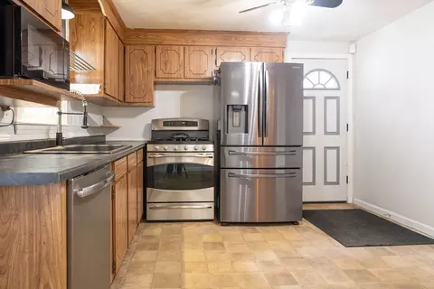 20 Lively Ln, Springfield, MA 01109 photo 12
