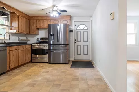 20 Lively Ln, Springfield, MA 01109 photo 8