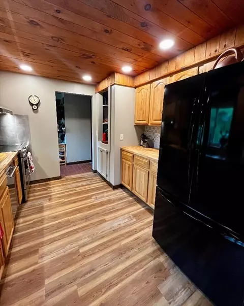 Kitchen - 1472 Pleasant St, Athol, MA 01331 photo 3 of 5