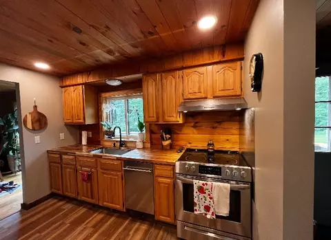 Kitchen - 1472 Pleasant St, Athol, MA 01331 photo 4 of 5