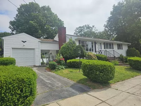 96 Newport St, Fall River, MA 02720