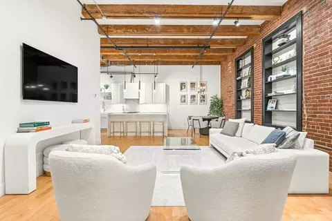 33 Sleeper St #106, Boston, MA 02210