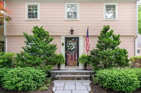 9 Mohawk Rd, Marblehead, MA 01945 photo 3