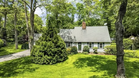 1 Jonathan Ln, Sandwich, MA 02563
