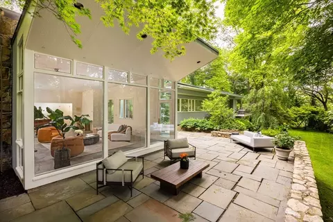 46 Malia Ter, Chestnut Hill, MA 02467