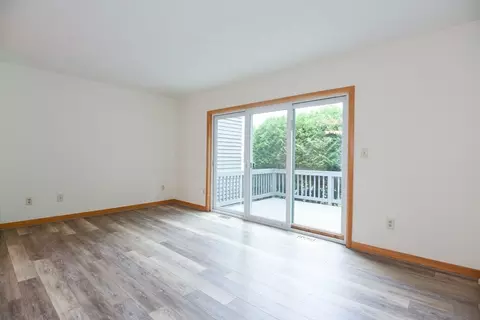 Living - 31 Blithewood Ave #106, Worcester, MA 01604 photo 4 of 6