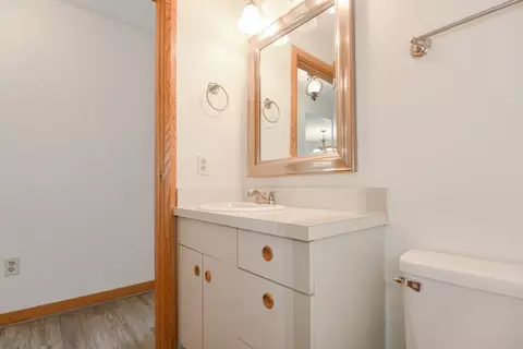 Bath - 31 Blithewood Ave #106, Worcester, MA 01604 photo 2 of 5