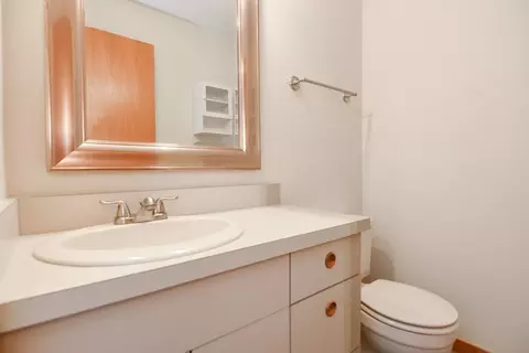 Bath - 31 Blithewood Ave #106, Worcester, MA 01604 photo 1 of 5