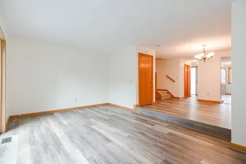 Living - 31 Blithewood Ave #106, Worcester, MA 01604 photo 5 of 6