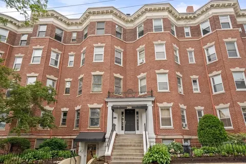 369 Tappan St #8, Brookline, MA 02445