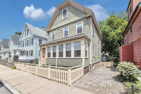 33 Round Hl, Jamaica Plain, MA 02130