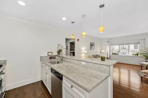 116 Rantoul St #503, Beverly, MA 01915